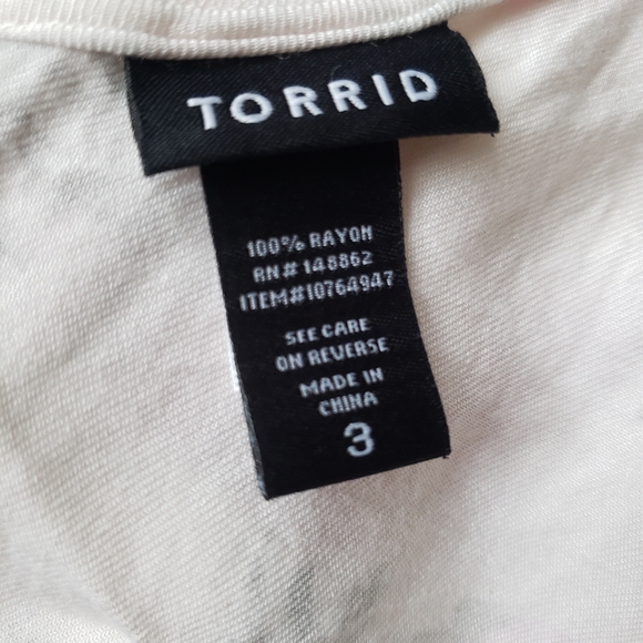 Torrid Women's  Ivory pink Floral cross back short sleeves Blouse Size 3X used - Picture 4 of 5